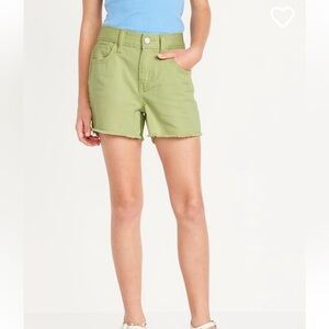 NWT Old Navy high-rise frayed jean shorts size 8